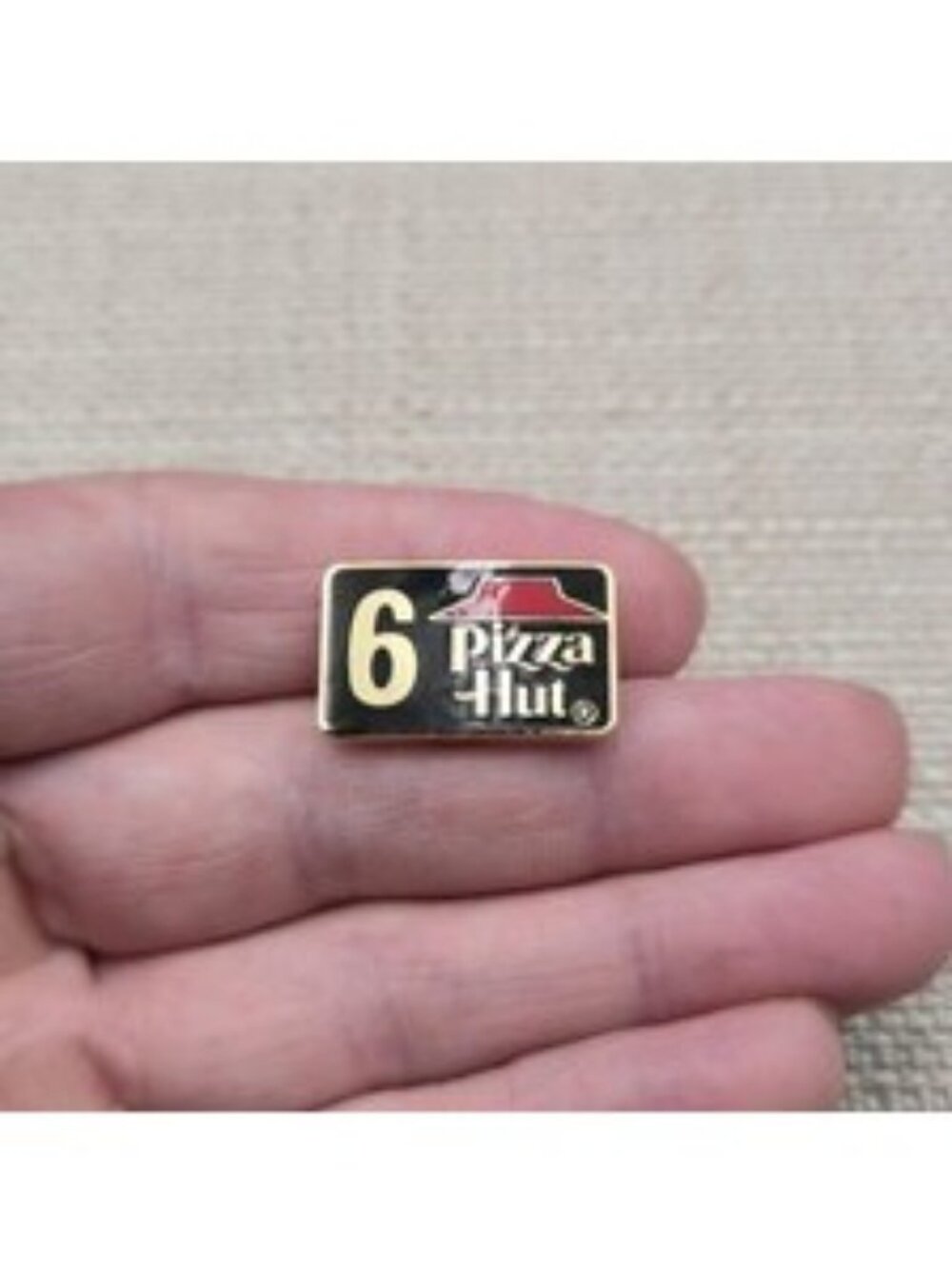 Vintage Pizza Hut Year 6 Employee Service Award Gold Enamel Pin A8293